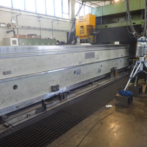52-ex. of grinding on lathe crossbeam weight 43 ton. L. 10.500